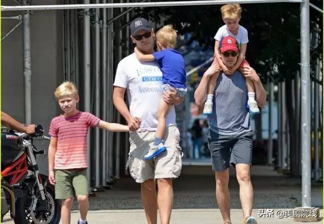 第一次被男生搂肩,第一次被男生拉手搂腰什么感觉