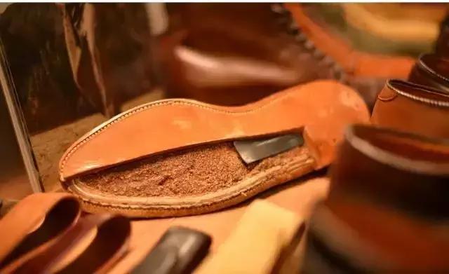 买一双合适的鞋真难,七千多元一双的鞋