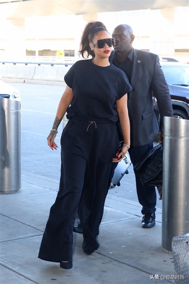 皮衣皮裤哈伦裤套装,哈干区蕾哈娜皮衣穿搭