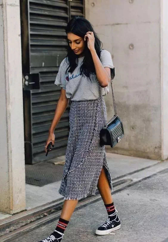 搭配鲨鱼裤显瘦显高的中筒袜,过膝小腿中筒袜哪个更显瘦