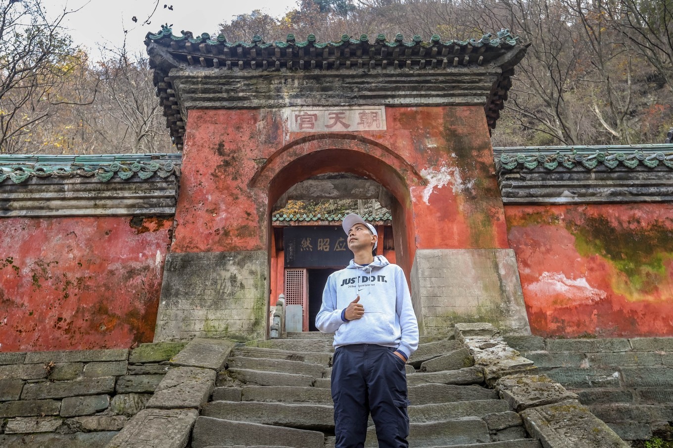 中国的世界文化遗产武当山金顶,悬崖绝壁山水画