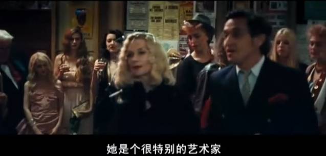 拍小孩视频事件,一个小孩被镜头拍到原视频