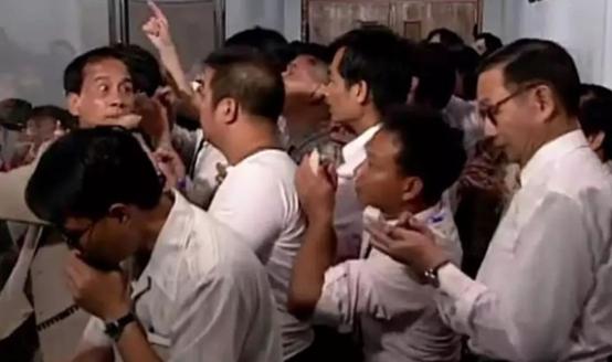 香港商战风云录在线阅读,香港三十年股市起伏史