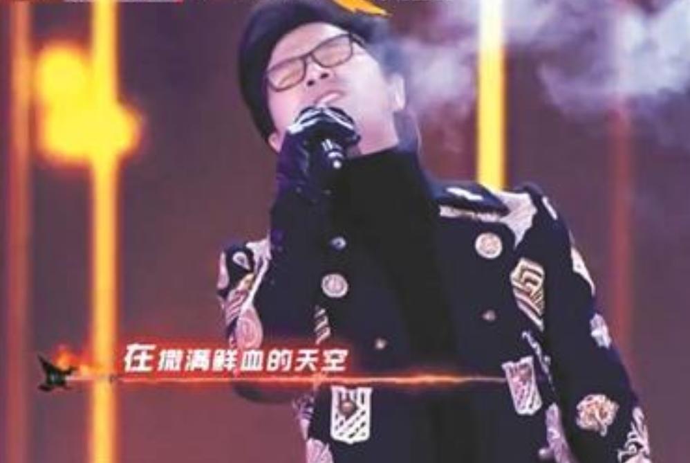 陈慧琳穿羽绒服演唱还被冻成表情包,一看演出地点,网友都笑了