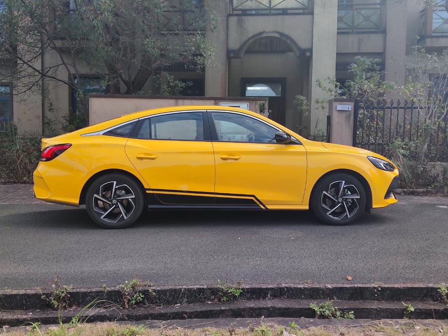 4.99万的名爵mg5试驾,名爵mg5中配自动青春风尚版起步