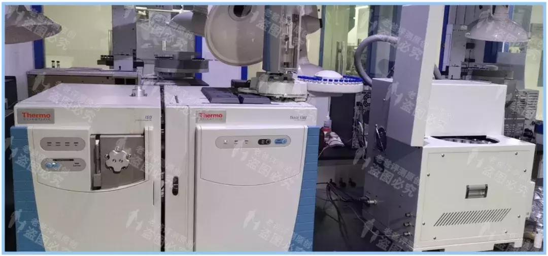 新买的衣服有股刺鼻的味道怎么办,新买来的衣服有味道该怎么办