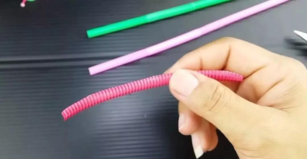 七彩的吸管剪一剪,DIY的蜗牛,天鹅,简直太像了(附教程)