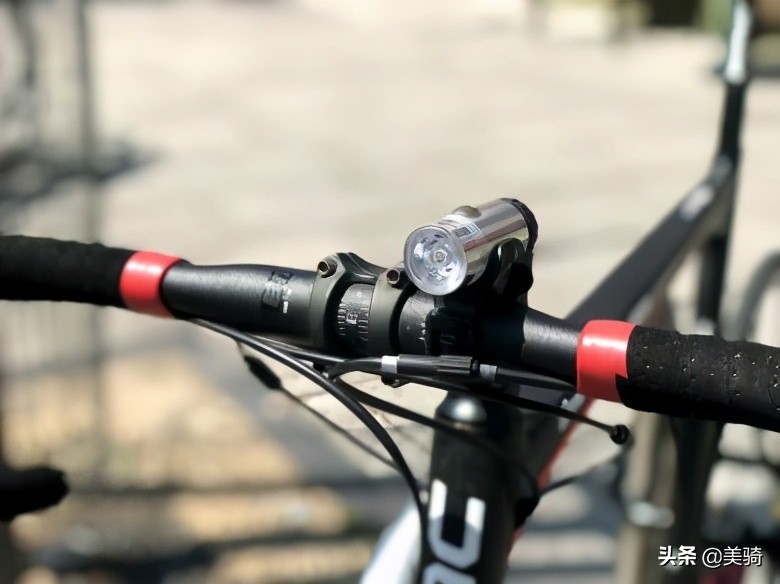 小车防盗锁怎么自己锁,怎么给自行车上防盗锁