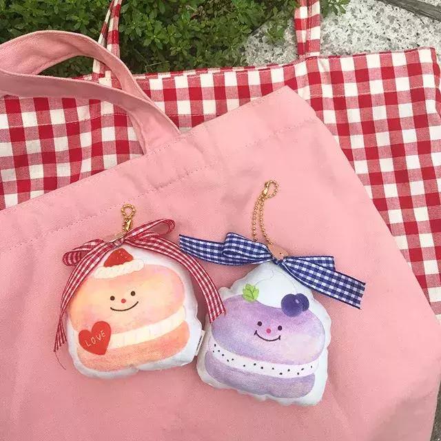 她笔下的可爱女孩，让你看懂穿衣打扮的正确要素~