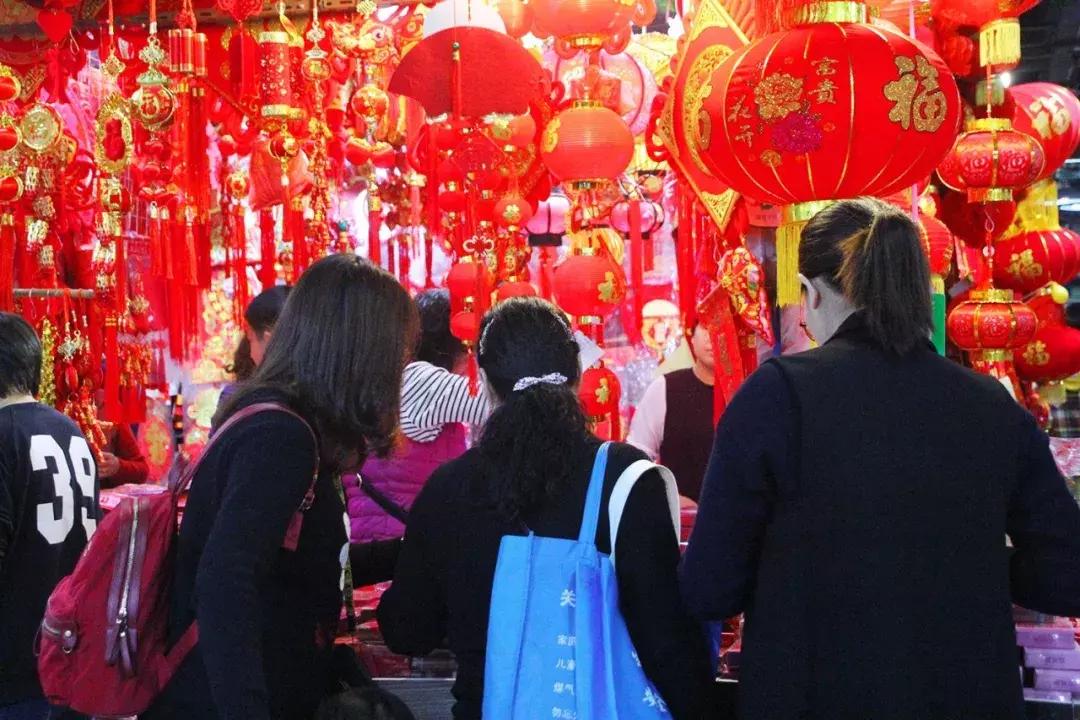 小年来啦，你家年货备齐了吗？小番走进番禺各大市场，收获满满的幸福……