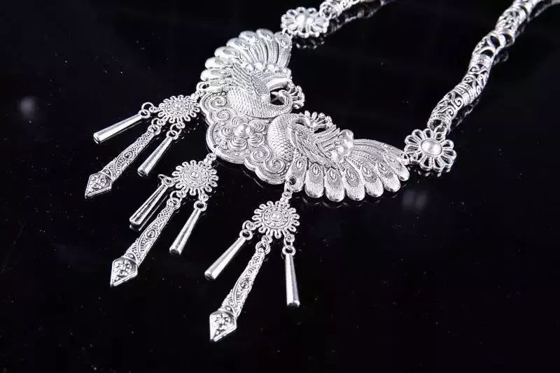 三十多块钱买的银戒指是真的吗,银戒指有黑色斑点