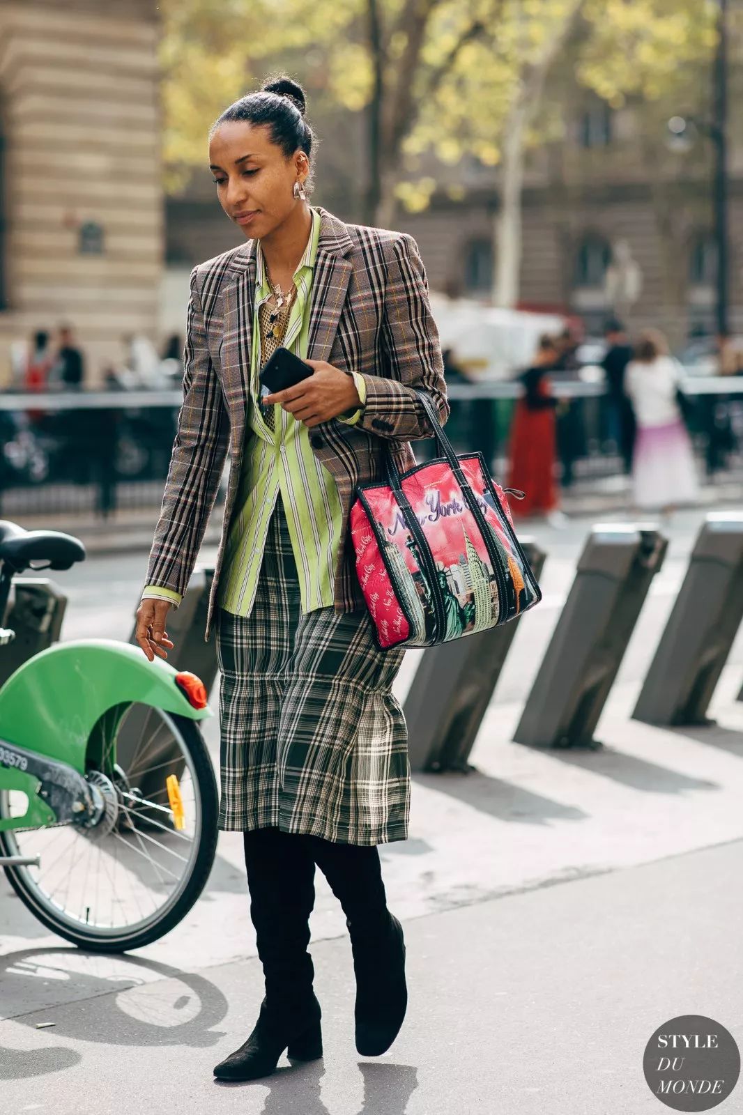 穿上长筒靴，拥有逆天长腿的同时还可以跟秋裤saybyebye