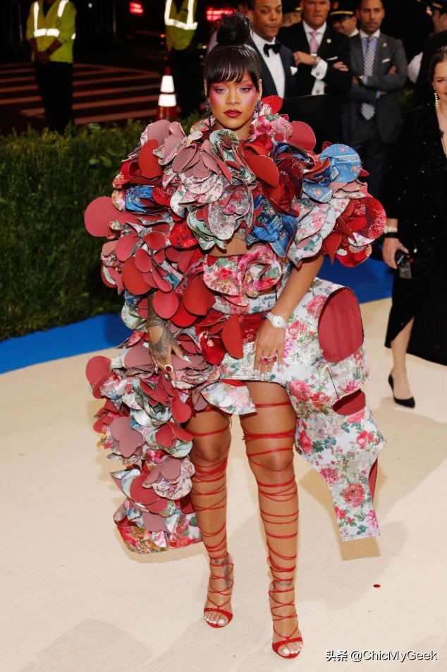 全球最牛鬼蛇神时尚盛典：盘点MetGala史上最惊天动地25个造型