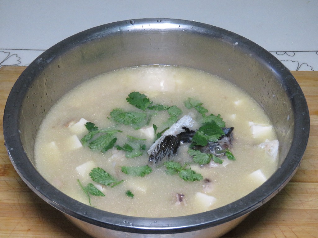 鱼头这样做太香了不煎不炸不炖汤,用鱼头做鱼头豆腐汤前如何处理