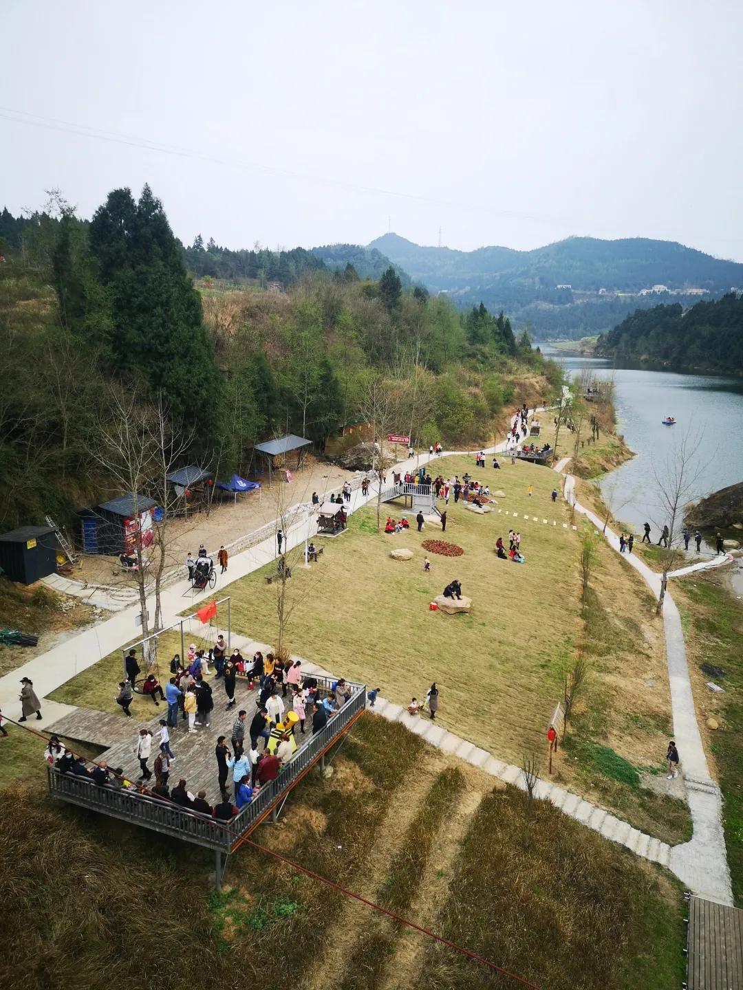 南充哪里有玻璃栈道和玻璃滑道,南充摇摆桥