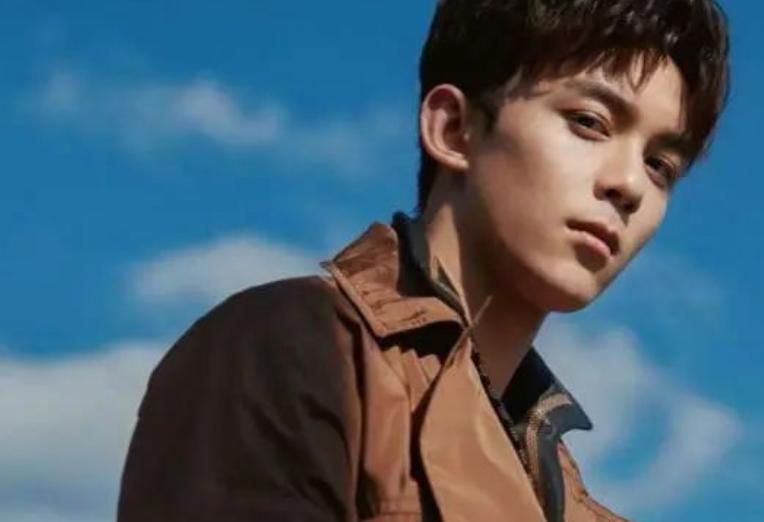 男人40岁穿什么颜色显年轻,男人不管穿啥建议少挑这2种颜色