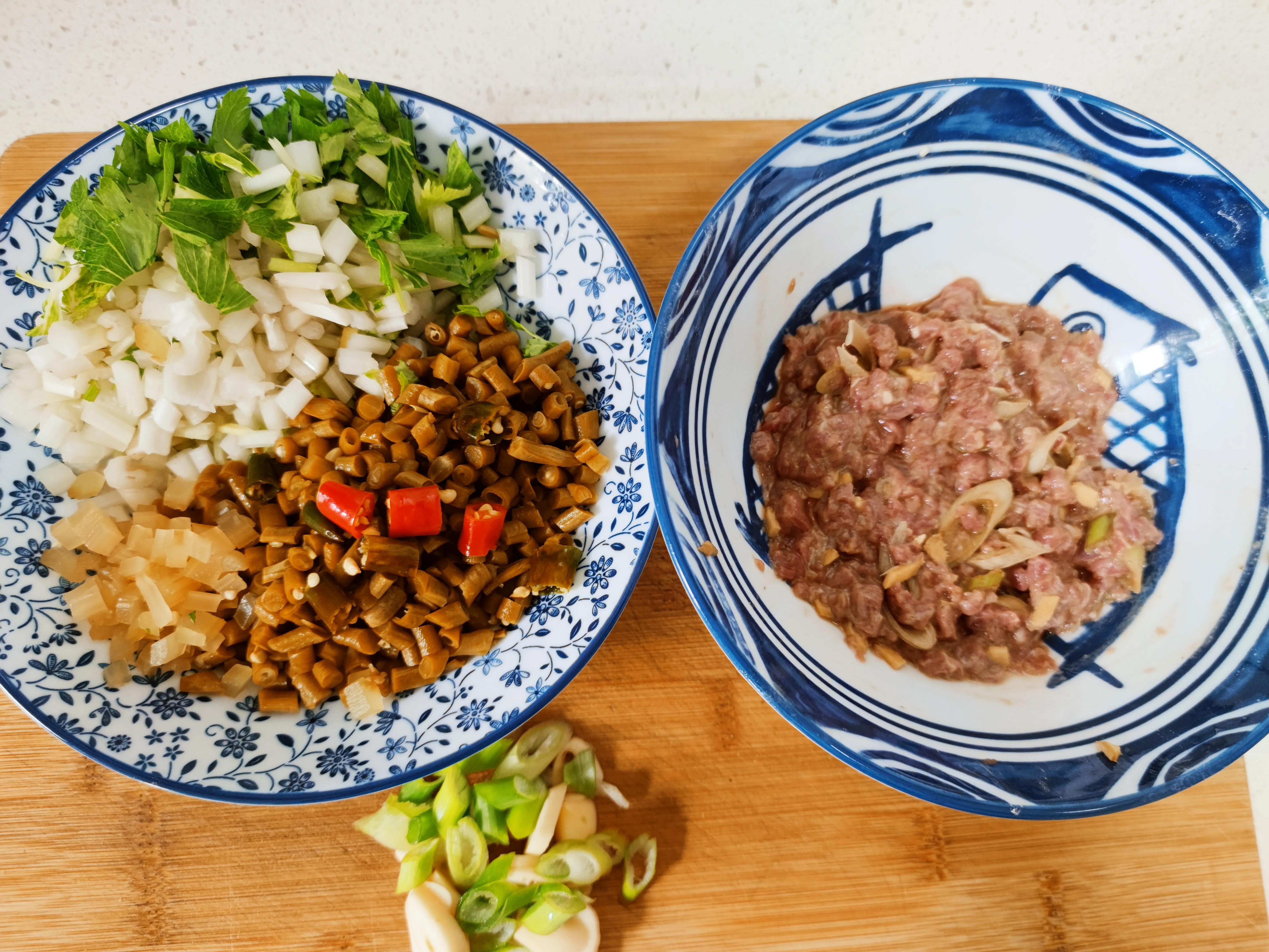 泡豇豆炒牛肉末教程,简单粗暴炒豇豆