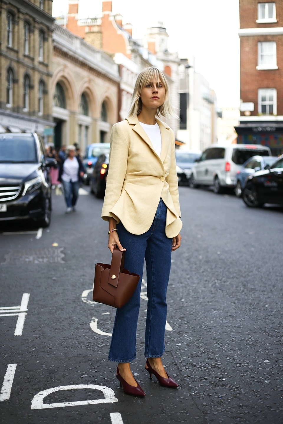 不同的脚型适合什么样的凉鞋,女人脚宽夏季怎样选适合的鞋子