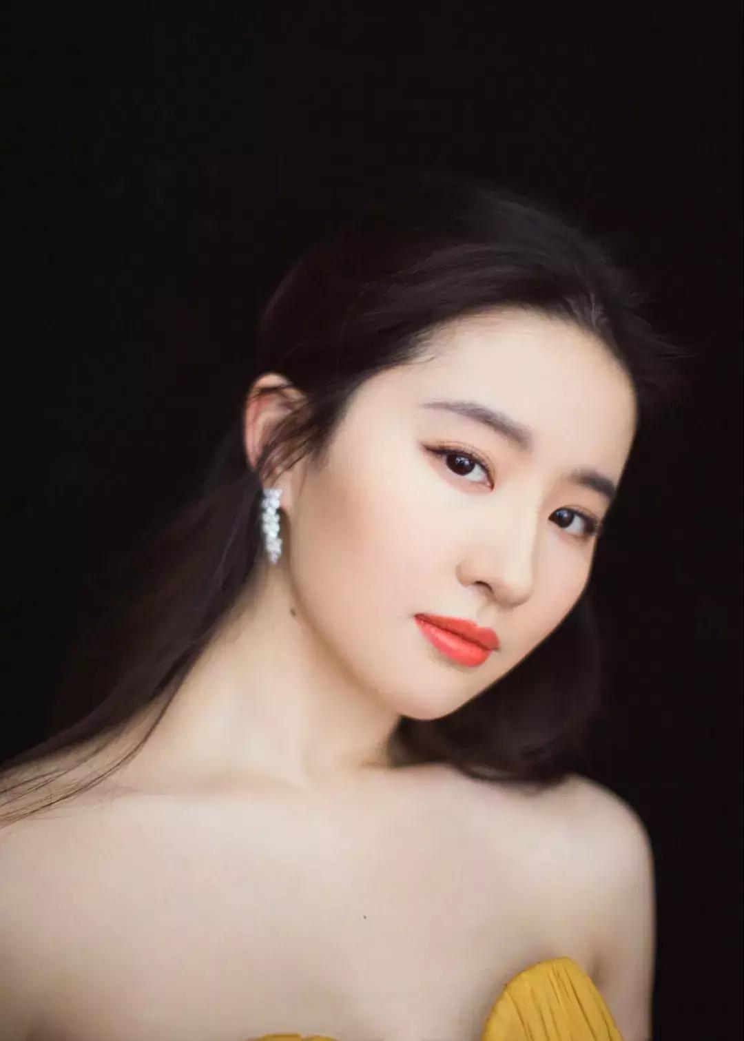 刘亦菲耳环搭配图片,刘亦菲脸小吗