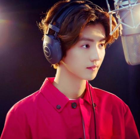 过生日送礼物男生回礼,过生日别人送礼物开心