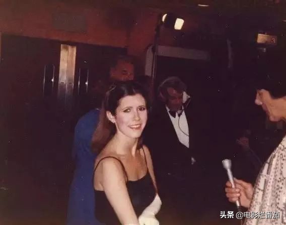 吸毒躁郁、私生活混乱？莱亚公主去世4年后，梦中情人重塑归来