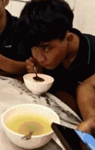 看了整整七分钟，他们最终还是上去了