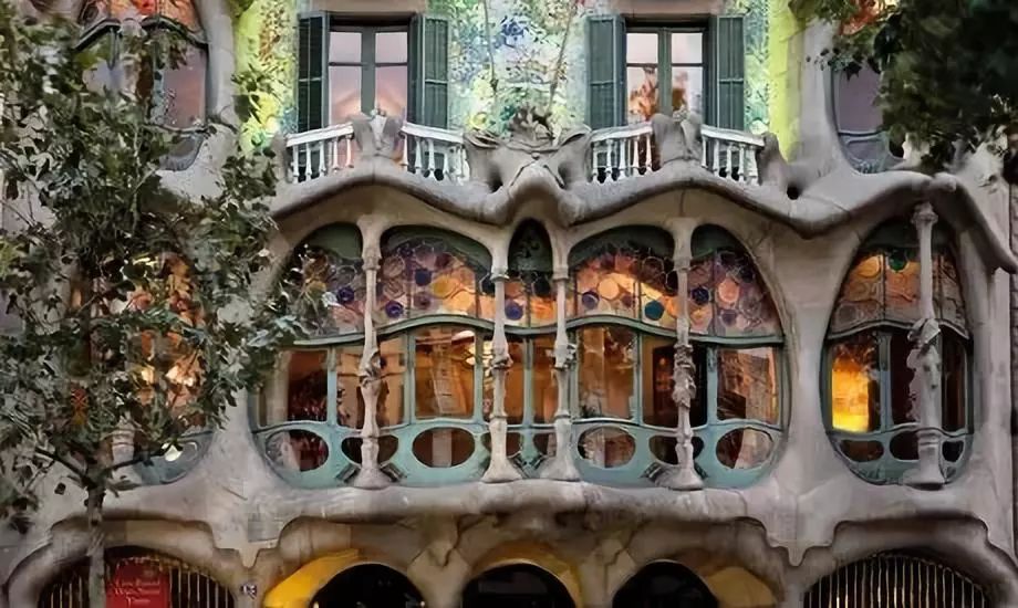 没设计过一两把网红椅，都不好意思被誉为建筑大师