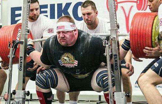 深蹲后头晕恶心想吐是怎么回事,深蹲练后吐是怎么回事