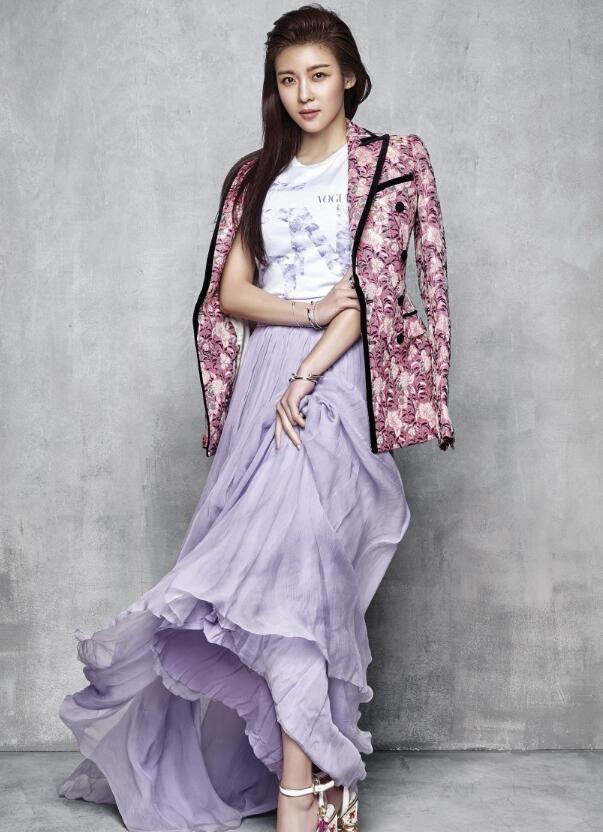 52岁姐姐抖音被赞美,姐姐颜值被狂赞