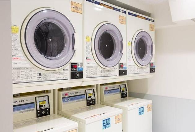 日本人为啥喜欢去自助洗衣店,日本人投币式洗衣房