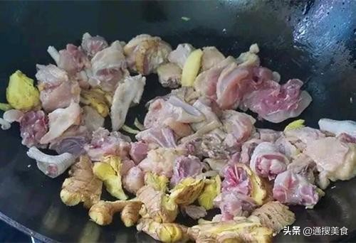 广西酒席整只炖鸡做法,白酒炖鸡的做法的视频