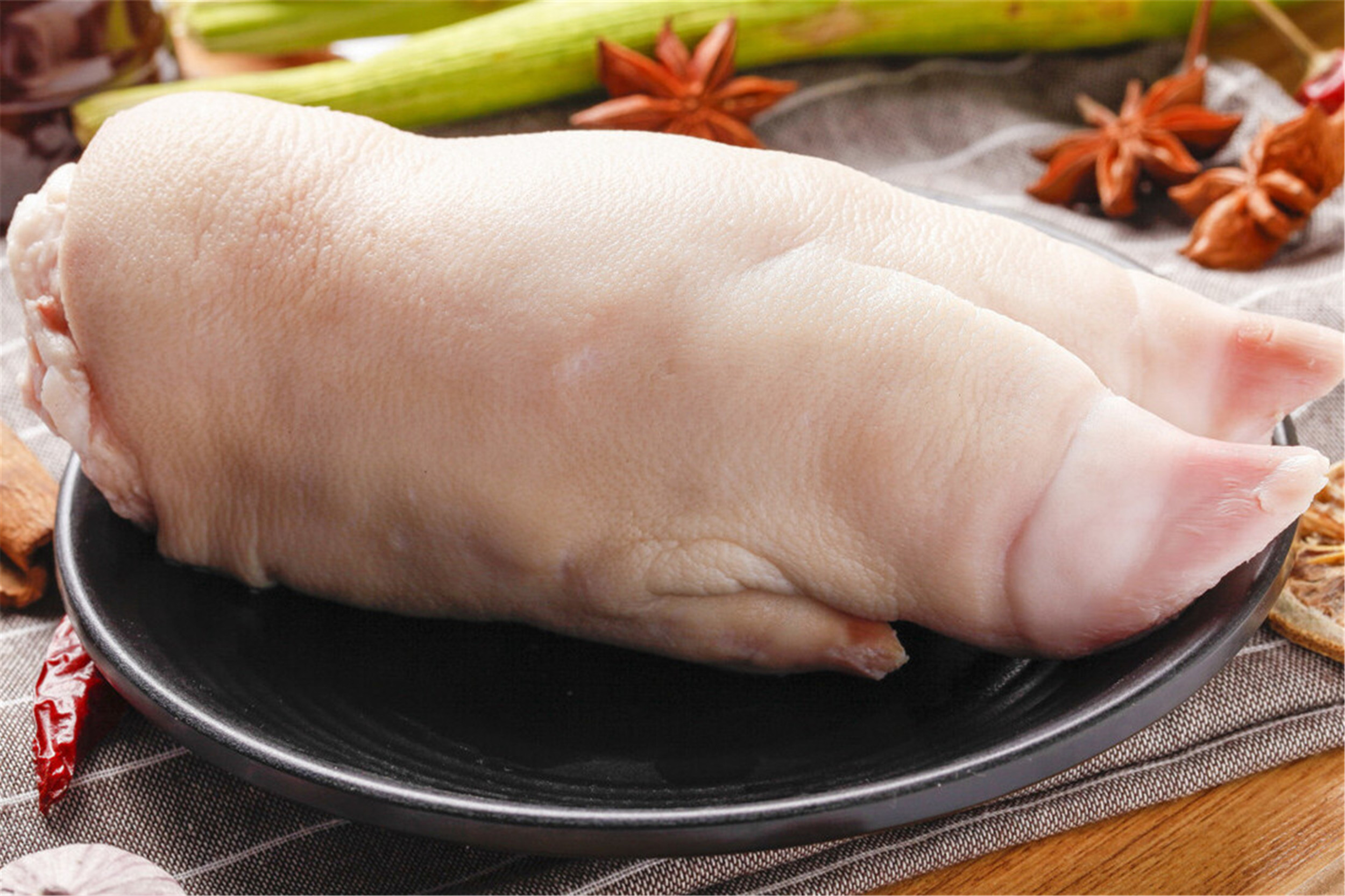 买猪蹄前蹄后蹄的区别,买猪蹄买前蹄好呢还是后蹄好呢