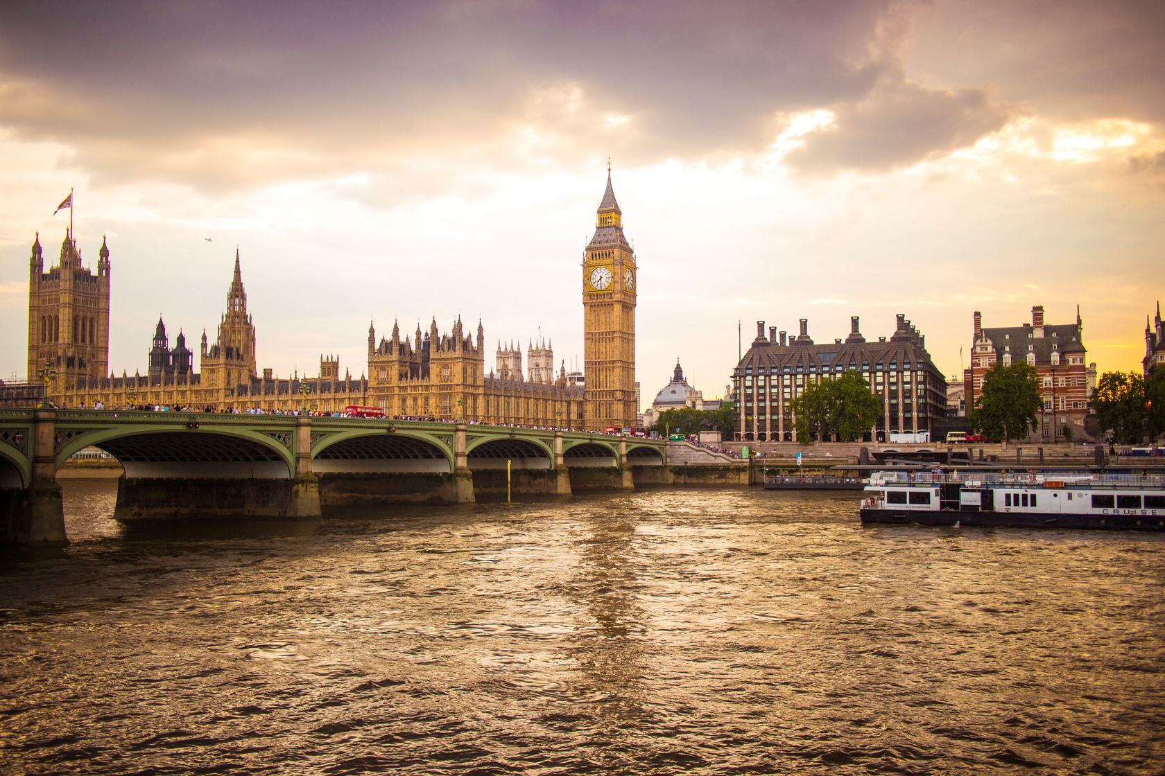 吃错药还是发神经？为何工*党**领袖科尔宾又是阻止脱欧又要废王室？