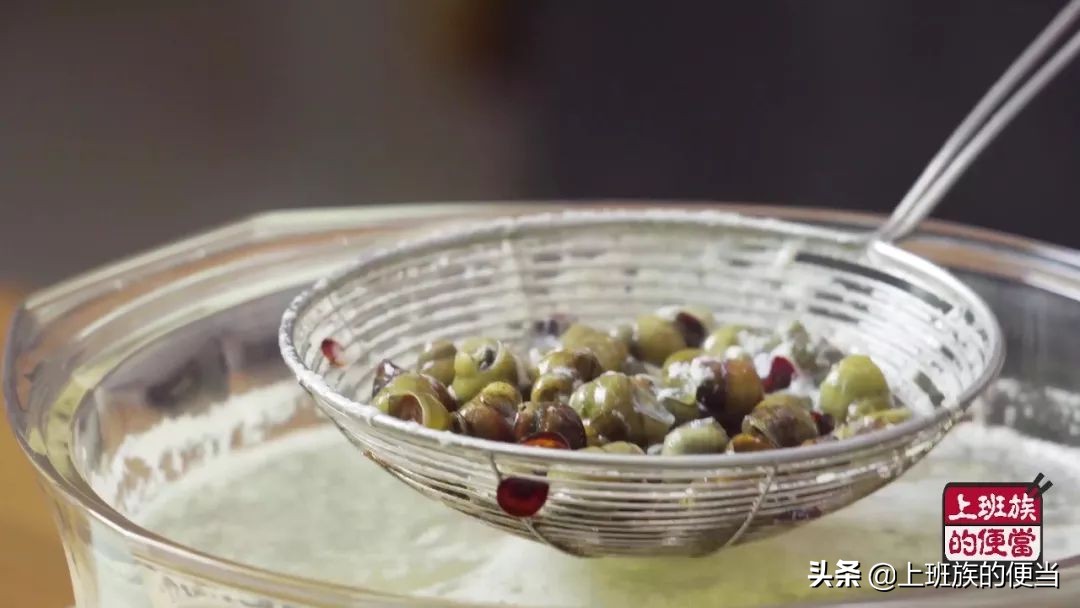 广西柳州螺蛳粉汤底是什么做的,螺蛳粉最简单做法懒人必备