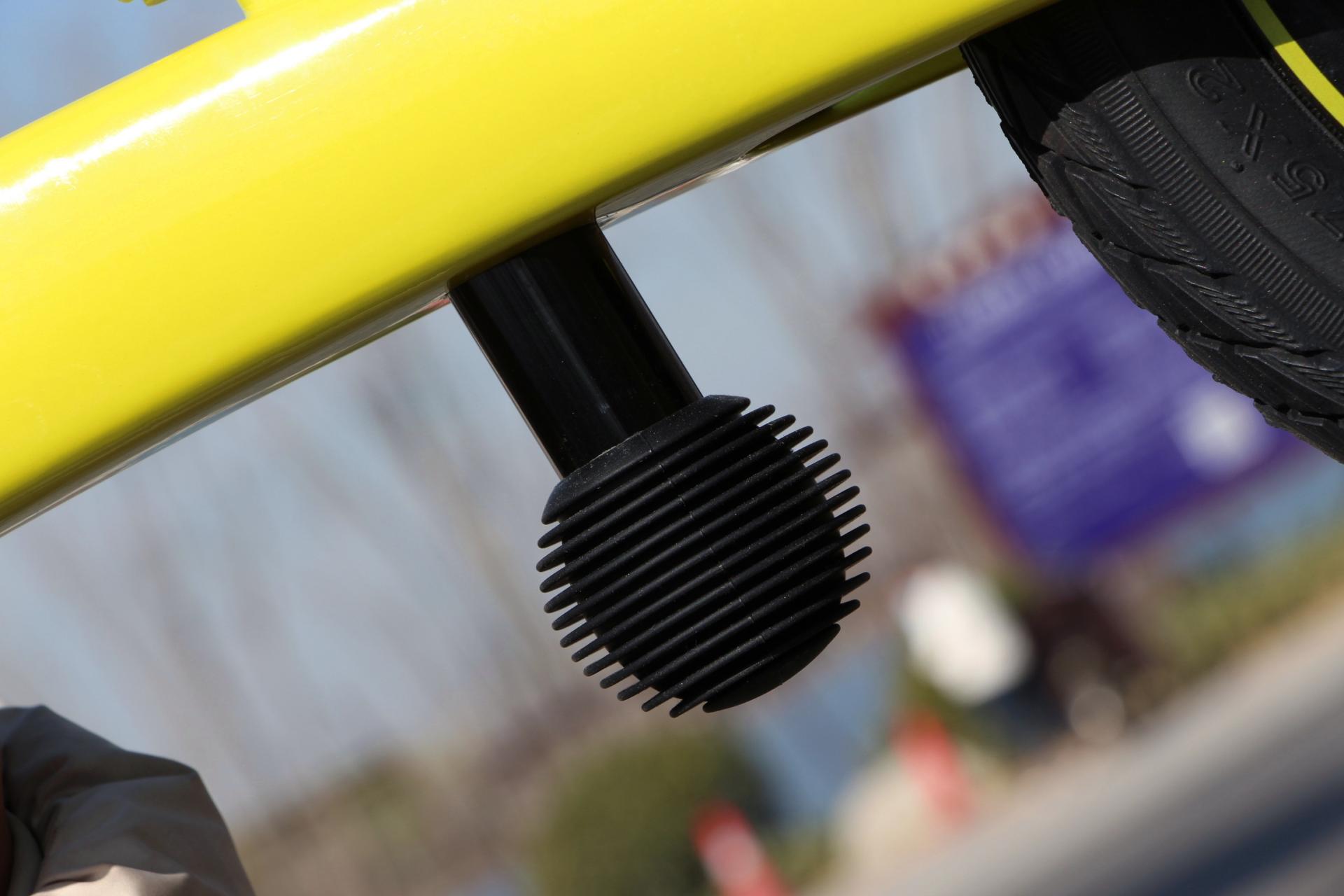 萌娃骑平衡车的视频,萌娃运动平衡车