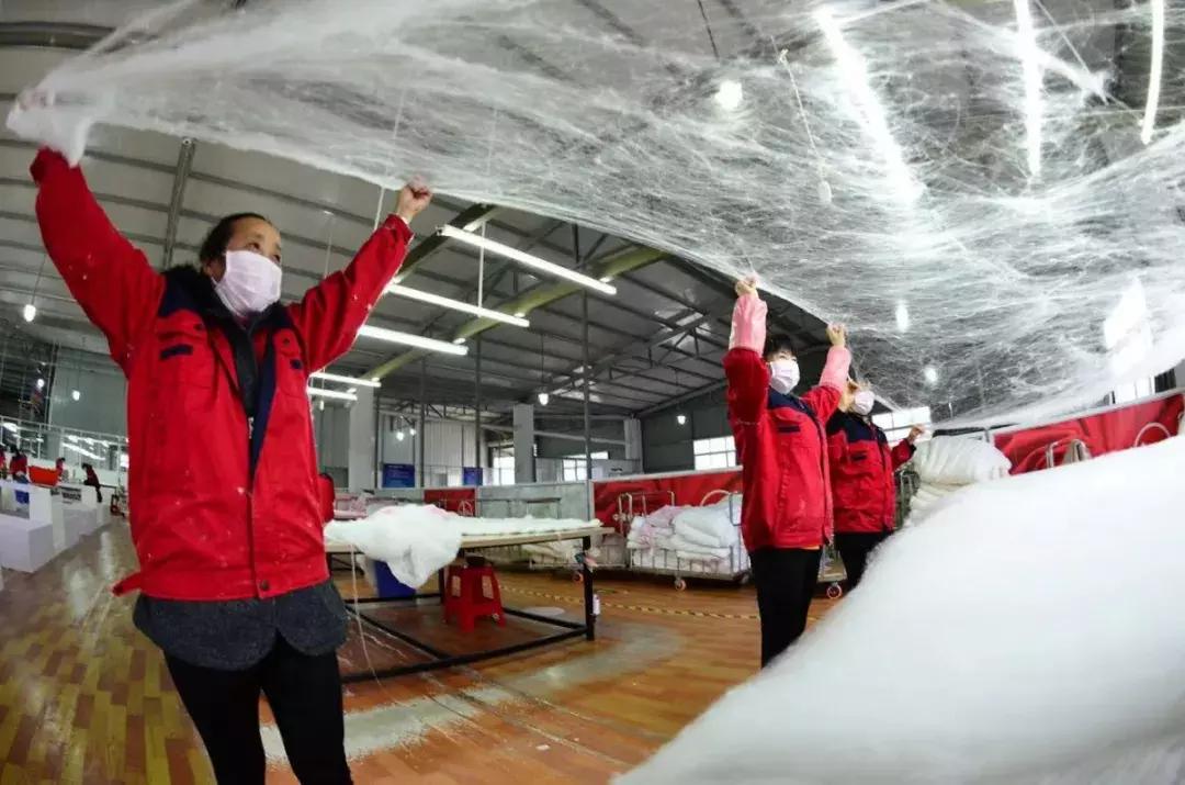 蚕丝被湿水,蚕丝被水太深怎么补救