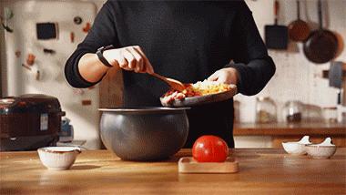 电饭煲生存指南，一键做一只番茄饭+蜜汁鸡翅+香软蛋糕