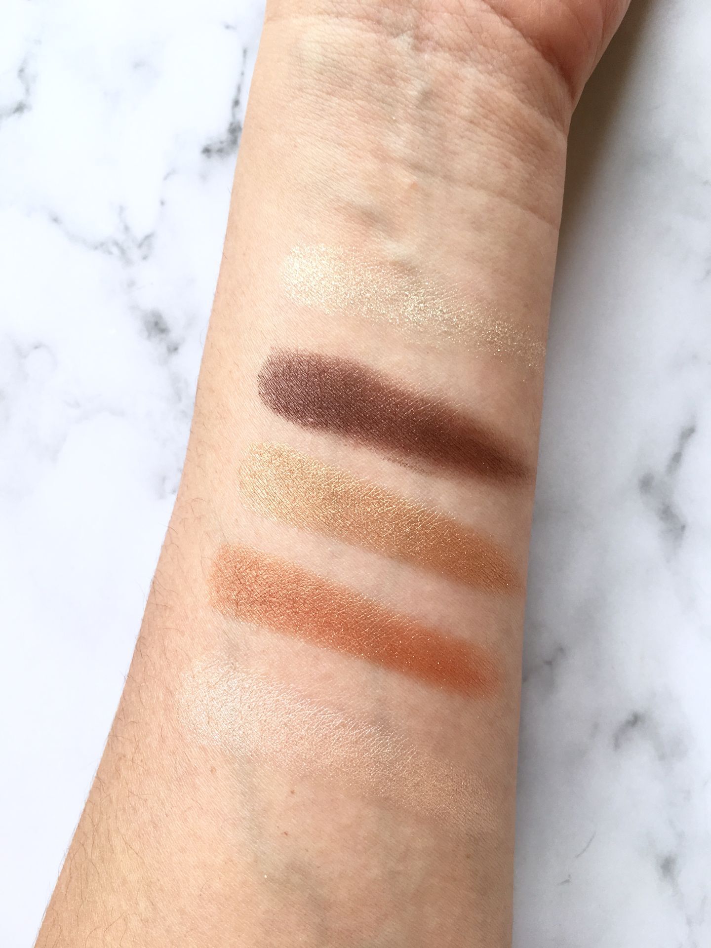 选眼影盘冷白皮,推荐一款好用的眼影盘