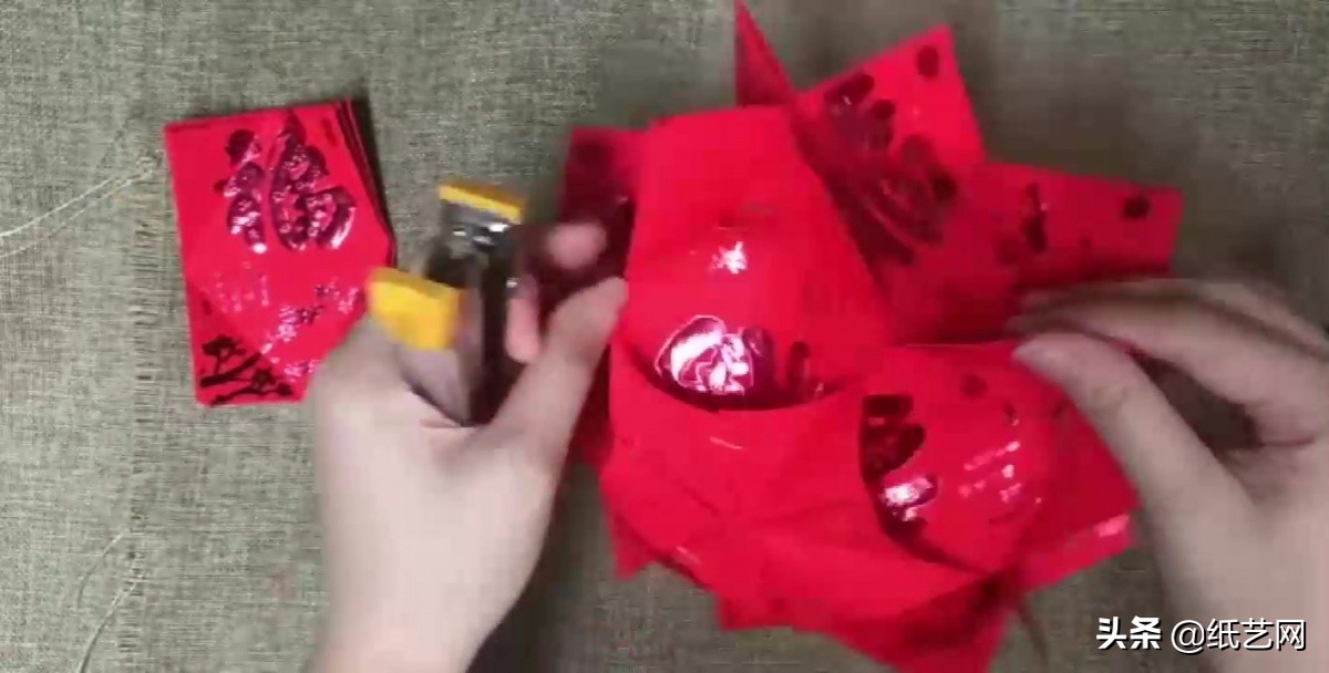 新年灯笼怎么做又简单又好玩,用红包做元宵节灯笼教程