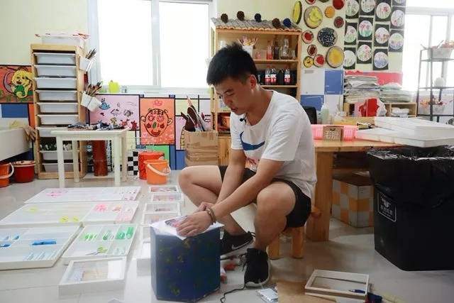 幼儿园男老师的出路,幼儿园男老师年龄大如何发展