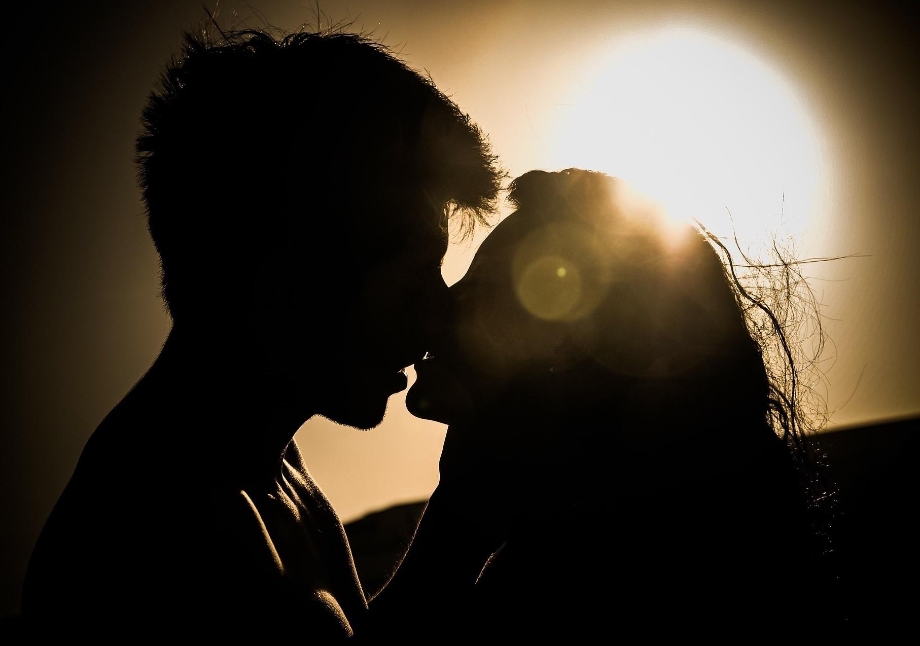 费洛蒙能吸引陌生女人吗,费洛蒙吸引异性香水