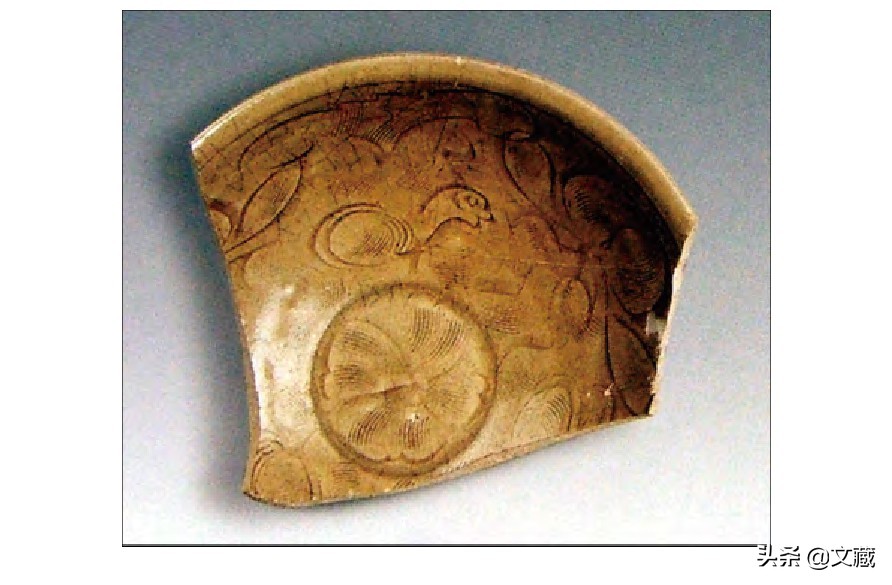 龙泉青瓷哥窑怎么形成,龙泉青瓷属于宋五大窑的哪个