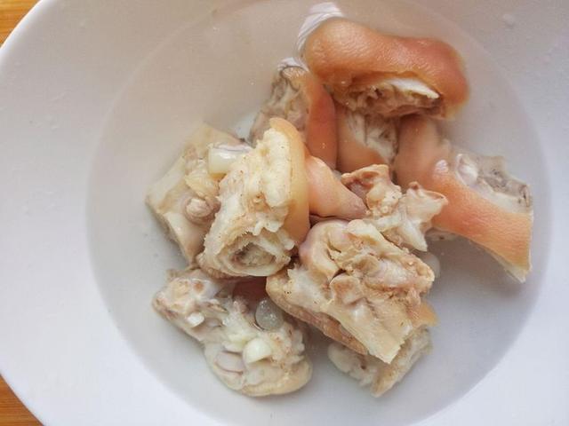 香辣卤猪蹄满嘴都是肉太好吃了,卤猪蹄吃不完需要热吗