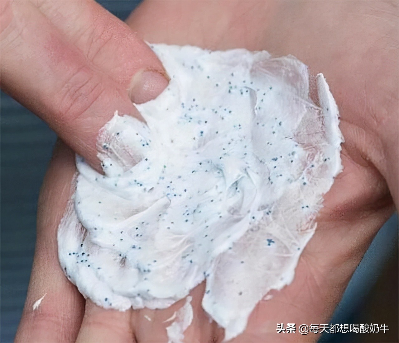 如何改善脸上皮肤特别薄，一直泛红，毛孔粗大，*血丝红**明显？