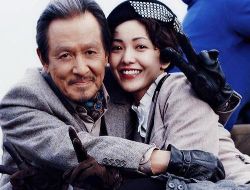 给闺蜜65岁的父亲做*妇情**-爷孙恋鼻祖喜宝的爱情与现实观