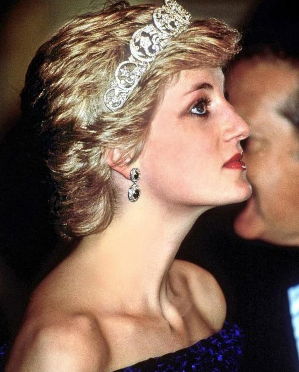 女王厌恶戴安娜,女王嫉妒戴安娜王妃