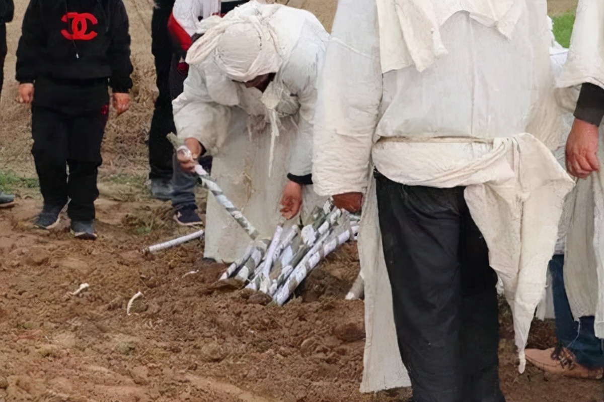 哭丧棒是哪个地方的风俗,家有丧事还去别人家随礼吗