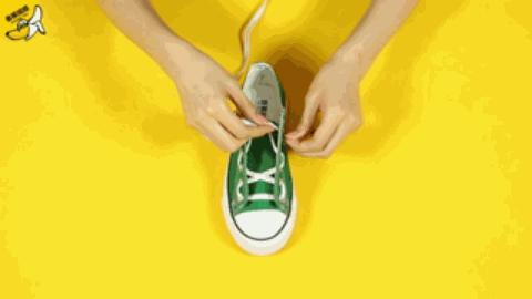 怎么系鞋带才能让鞋带系得更紧实 (教你如何系鞋带最全鞋带穿孔技巧)