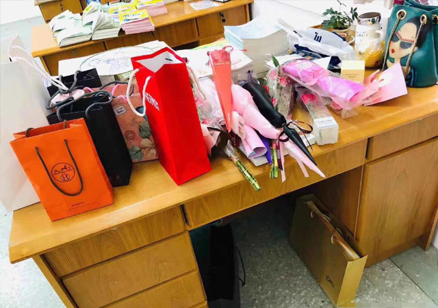 让老师哭的独一无二的教师节礼物,教师节到了送男老师什么礼物最好