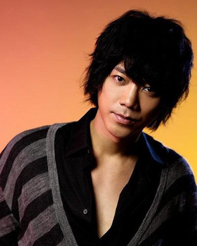 风流倜傥的“信”，肆意游走女人间，49岁和交往17年的女友分手